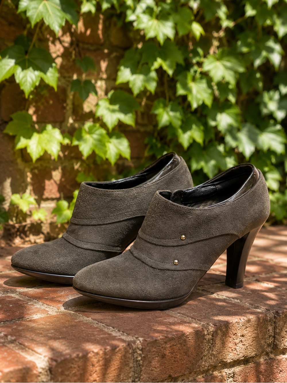 AQUATALIA Minimalist Quiet Luxury Gray Weatherproof Suede Ankle Boots, 6.5